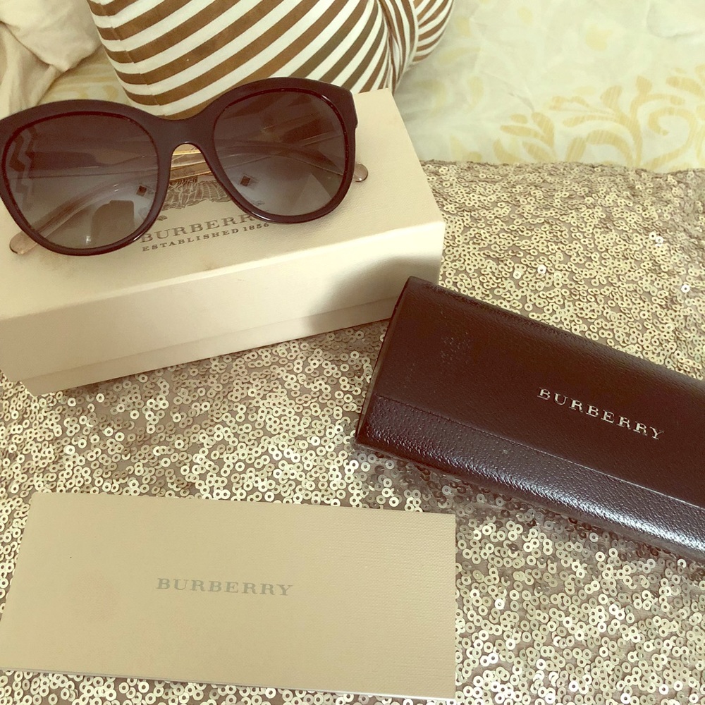 😎 Authentic Burberry Sunglasses 😎